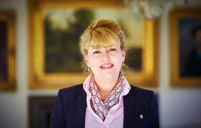 تصویر مینو اختر زند